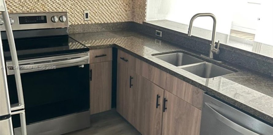 Condo à Hollywood, Floride, 2 chambres  № 2041036