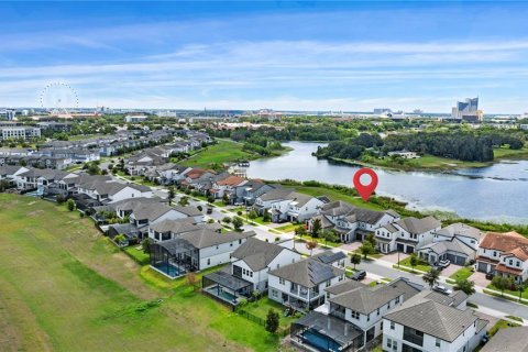 House in Orlando, Florida 5 bedrooms, 382.2 sq.m. № 1685149 - photo 7