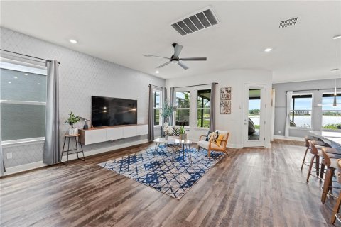 House in Orlando, Florida 5 bedrooms, 382.2 sq.m. № 1685149 - photo 17