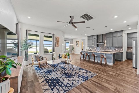 House in Orlando, Florida 5 bedrooms, 382.2 sq.m. № 1685149 - photo 19
