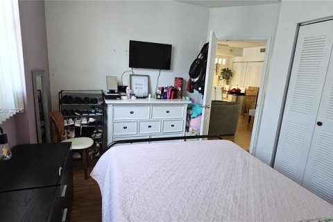 Снять в аренду кондоминиум в Майами, Флорида 2 спальни, 85.66м2, № 1970656 - фото 26