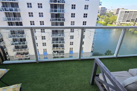 Снять в аренду кондоминиум в Майами, Флорида 2 спальни, 85.66м2, № 1970656 - фото 2