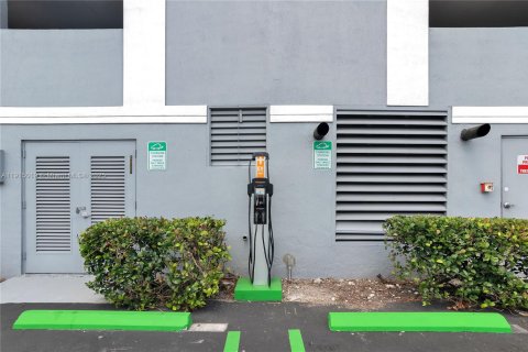 Снять в аренду кондоминиум в Майами, Флорида 2 спальни, 85.66м2, № 1970656 - фото 3