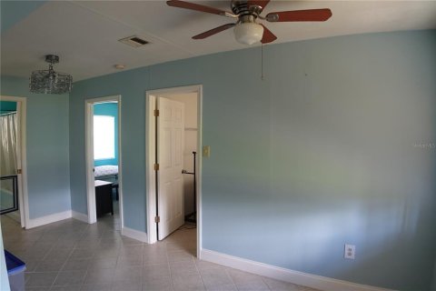House in Englewood, Florida 4 bedrooms, 130.71 sq.m. № 1901008 - photo 10