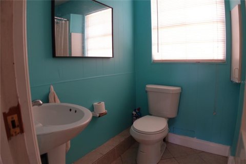 House in Englewood, Florida 4 bedrooms, 130.71 sq.m. № 1901008 - photo 14