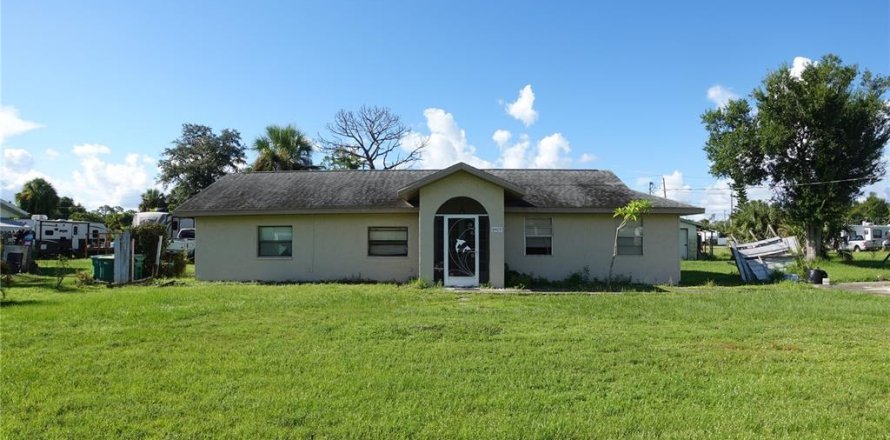 Villa ou maison à Englewood, Floride 4 chambres, 130.71 m2 № 1901008