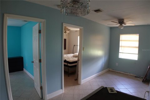 House in Englewood, Florida 4 bedrooms, 130.71 sq.m. № 1901008 - photo 12