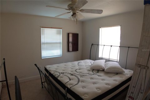 House in Englewood, Florida 4 bedrooms, 130.71 sq.m. № 1901008 - photo 18