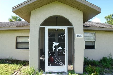 House in Englewood, Florida 4 bedrooms, 130.71 sq.m. № 1901008 - photo 6