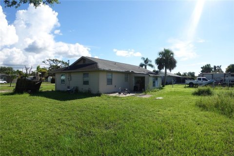 House in Englewood, Florida 4 bedrooms, 130.71 sq.m. № 1901008 - photo 2
