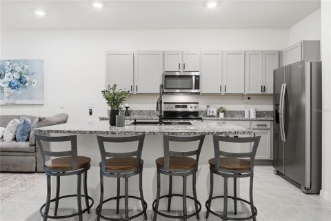 Townhouse in Wesley Chapel, Florida 3 bedrooms, 161.19 sq.m. № 2148768 - photo 10
