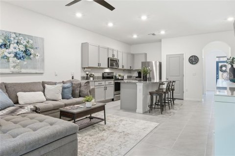Townhouse in Wesley Chapel, Florida 3 bedrooms, 161.19 sq.m. № 2148768 - photo 13