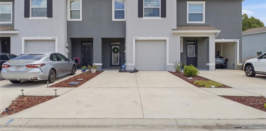Townhouse in Wesley Chapel, Florida 3 bedrooms, 161.19 sq.m. № 2148768