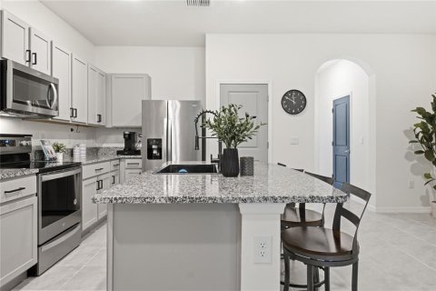 Townhouse in Wesley Chapel, Florida 3 bedrooms, 161.19 sq.m. № 2148768 - photo 12