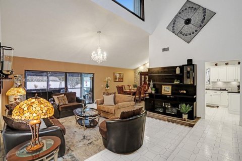 House in Tamarac, Florida 3 bedrooms, 179.86 sq.m. № 2030520 - photo 11