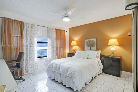 House in Tamarac, Florida 3 bedrooms, 179.86 sq.m. № 2030520 - photo 26