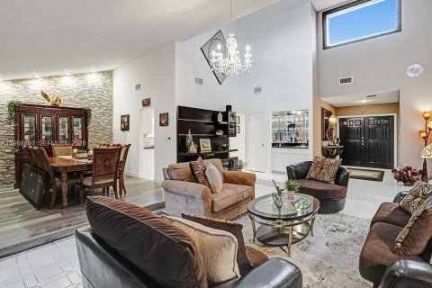 House in Tamarac, Florida 3 bedrooms, 179.86 sq.m. № 2030520 - photo 12