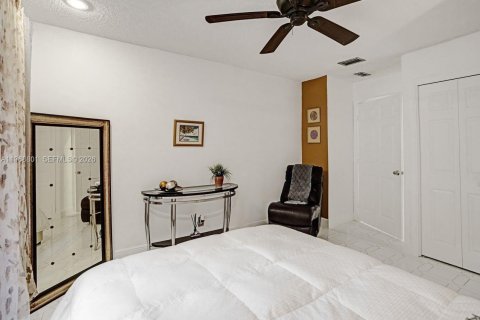 House in Tamarac, Florida 3 bedrooms, 179.86 sq.m. № 2030520 - photo 22