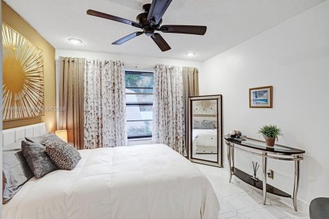 House in Tamarac, Florida 3 bedrooms, 179.86 sq.m. № 2030520 - photo 21