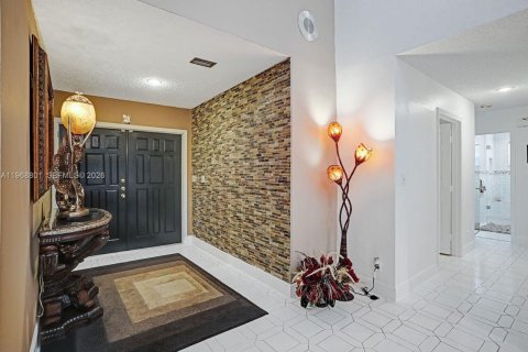 House in Tamarac, Florida 3 bedrooms, 179.86 sq.m. № 2030520 - photo 5