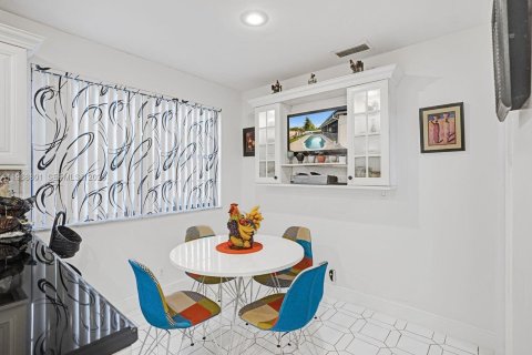 House in Tamarac, Florida 3 bedrooms, 179.86 sq.m. № 2030520 - photo 19