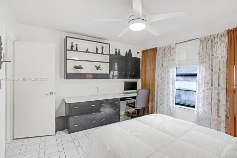 House in Tamarac, Florida 3 bedrooms, 179.86 sq.m. № 2030520 - photo 27