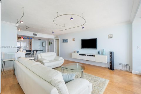 Condo in Fort Lauderdale, Florida, 2 bedrooms  № 1816363 - photo 12