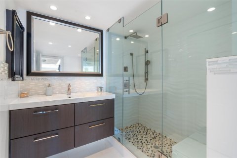 Condo in Fort Lauderdale, Florida, 2 bedrooms  № 1816363 - photo 24