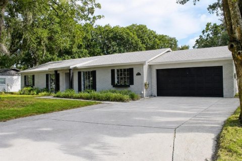 House in Tampa, Florida 4 bedrooms, 172.52 sq.m. № 2339825