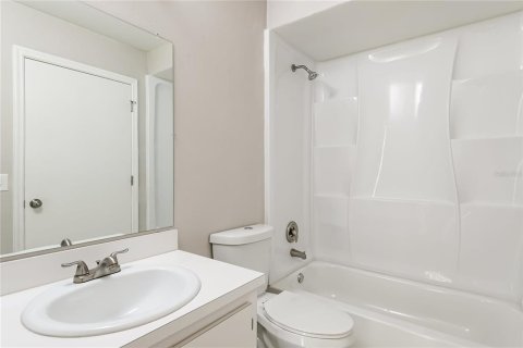 House in Kissimmee, Florida 3 bedrooms, 119.1 sq.m. № 2214705 - photo 15