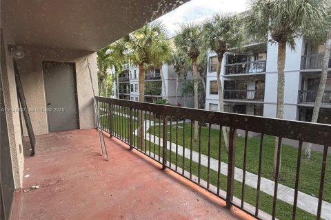 Copropriété à louer à Miami, Floride: 2 chambres, 87.24 m2 № 1987425 - photo 1