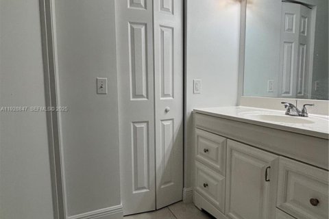 Copropriété à louer à Miami, Floride: 2 chambres, 87.24 m2 № 1987425 - photo 10