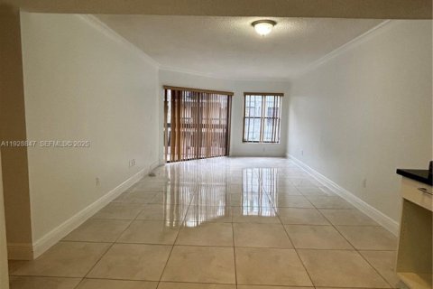 Copropriété à louer à Miami, Floride: 2 chambres, 87.24 m2 № 1987425 - photo 3