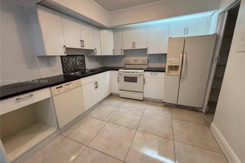 Copropriété à louer à Miami, Floride: 2 chambres, 87.24 m2 № 1987425 - photo 4