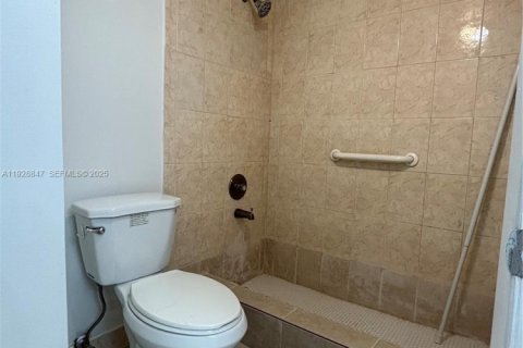 Copropriété à louer à Miami, Floride: 2 chambres, 87.24 m2 № 1987425 - photo 11