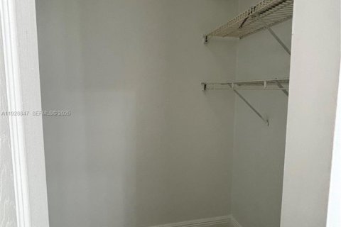 Copropriété à louer à Miami, Floride: 2 chambres, 87.24 m2 № 1987425 - photo 9