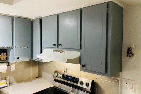 Copropriété à vendre à North Miami Beach, Floride: 2 chambres, 72.28 m2 № 2046691 - photo 3