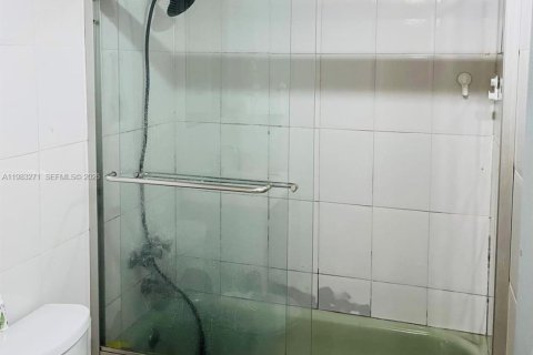 Copropriété à vendre à North Miami Beach, Floride: 2 chambres, 72.28 m2 № 2046691 - photo 6