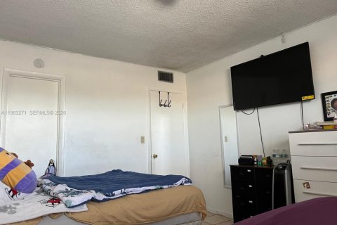 Copropriété à vendre à North Miami Beach, Floride: 2 chambres, 72.28 m2 № 2046691 - photo 13