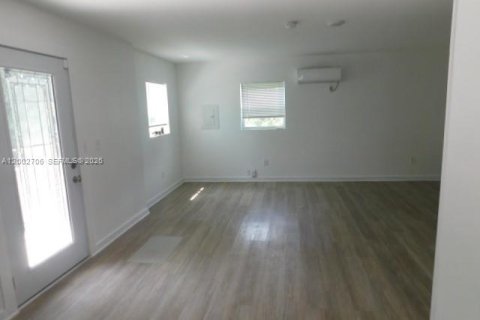 Villa ou maison à vendre à Clewiston, Floride: 3 chambres, 117.06 m2 № 2067755 - photo 5