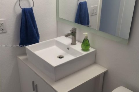 Condo in North Miami, Florida, 1 bedroom № 1989289 - photo 6