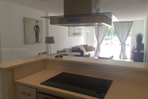 Condo in North Miami, Florida, 1 bedroom № 1989289 - photo 3