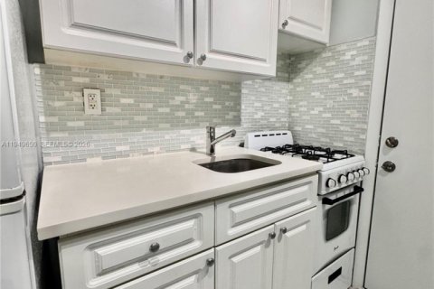 Снять в аренду кондоминиум в Саут-Майами, Флорида 1 спальня, 47.38м2, № 2005414 - фото 2