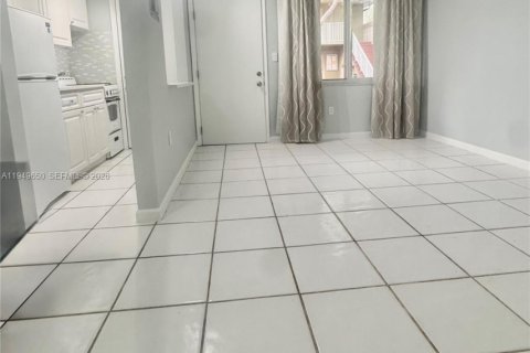 Снять в аренду кондоминиум в Саут-Майами, Флорида 1 спальня, 47.38м2, № 2005414 - фото 4