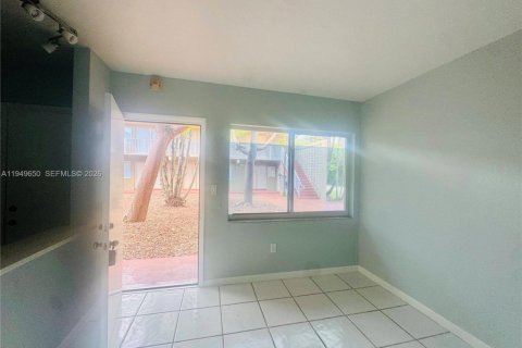 Снять в аренду кондоминиум в Саут-Майами, Флорида 1 спальня, 47.38м2, № 2005414 - фото 5