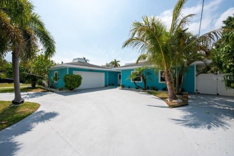 Villa ou maison à louer à Tampa, Floride: 3 chambres, 173.54 m2 № 1826698 - photo 4