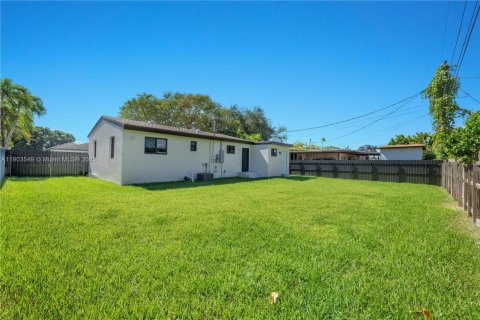 House in Miami, Florida 3 bedrooms, 108.23 sq.m. № 1954931 - photo 20