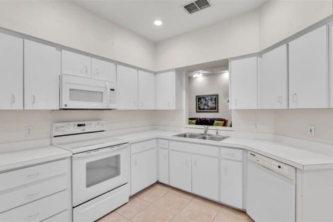Condo in Lakeland, Florida, 3 bedrooms  № 1757524 - photo 9