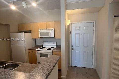 Снять в аренду кондоминиум в Холливуд, Флорида 1 спальня, 68.38м2, № 2032109 - фото 8