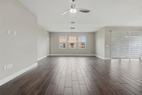 House in DeBary, Florida 4 bedrooms, 292.64 sq.m. № 2157226 - photo 17